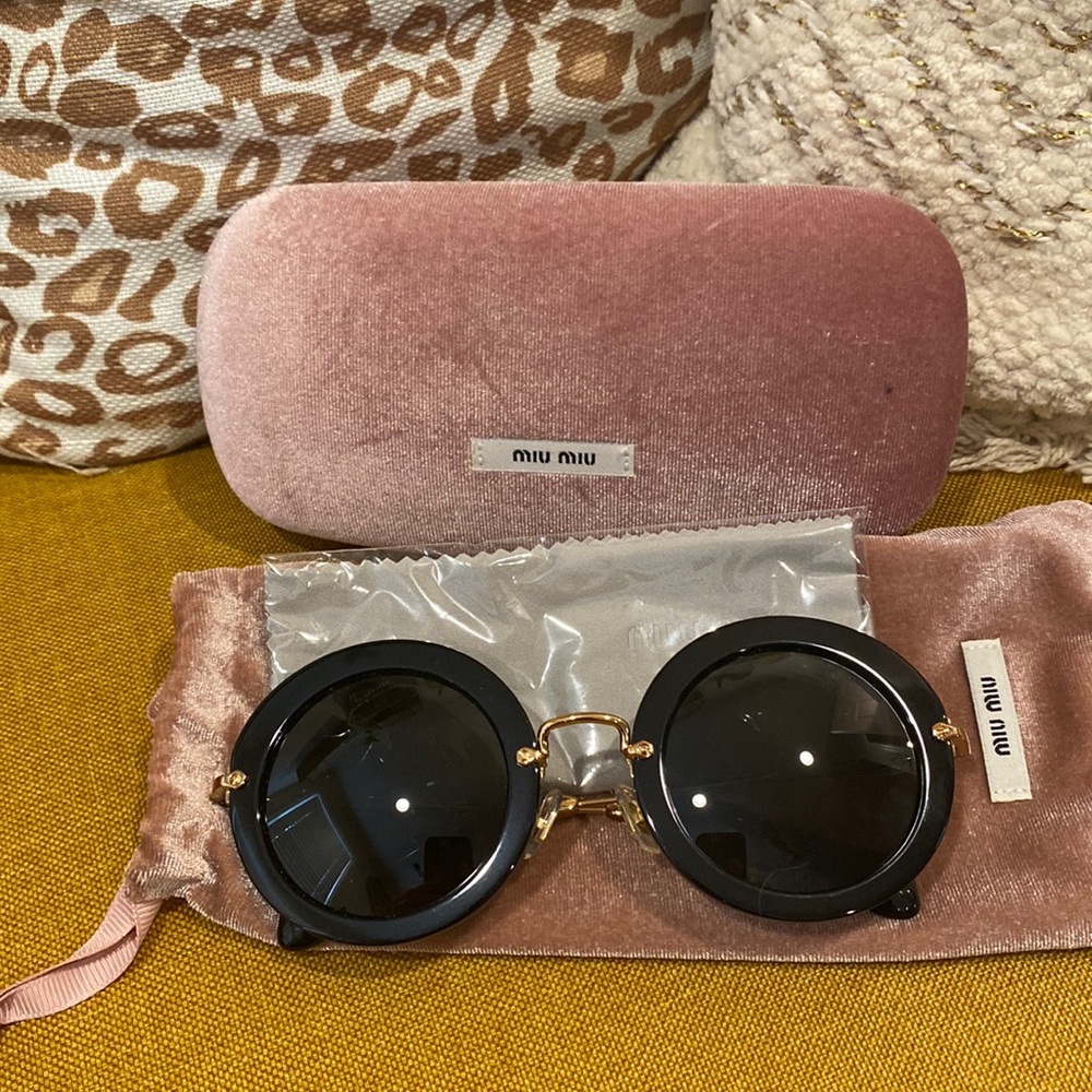 Miu Miu round frame sunglasses w/ original hard case,soft case & cloth.